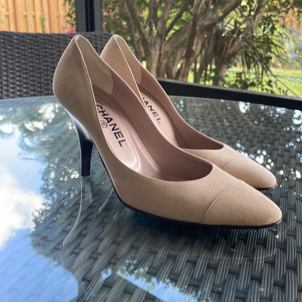 COPY - Chanel light pink pumps